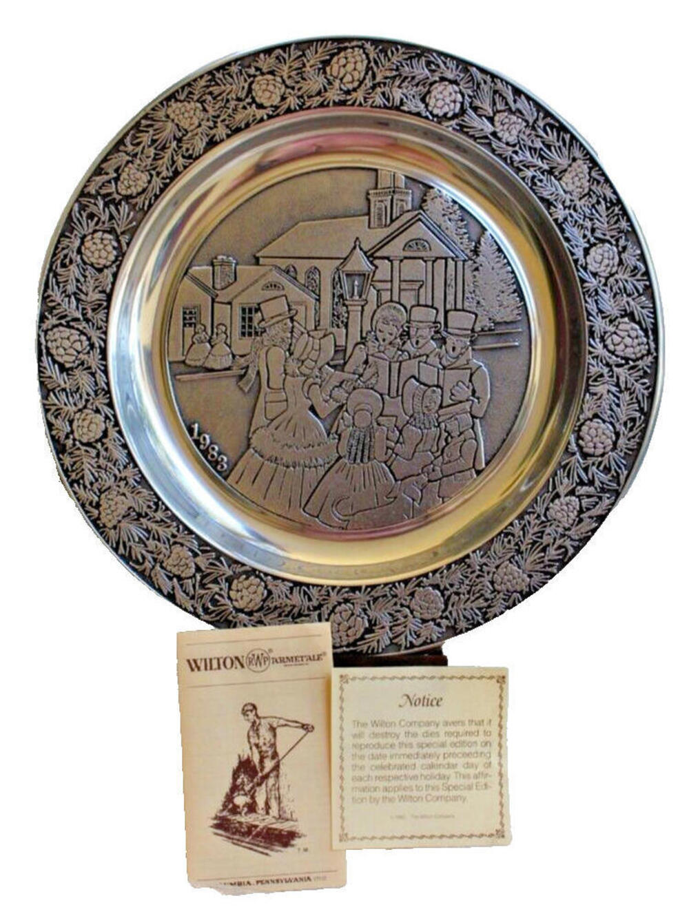 COLLECTIBLE 1983 WILTON ARMETALE 11” PEWTER CHRISTMAS PLATE + ORIGINAL BOX